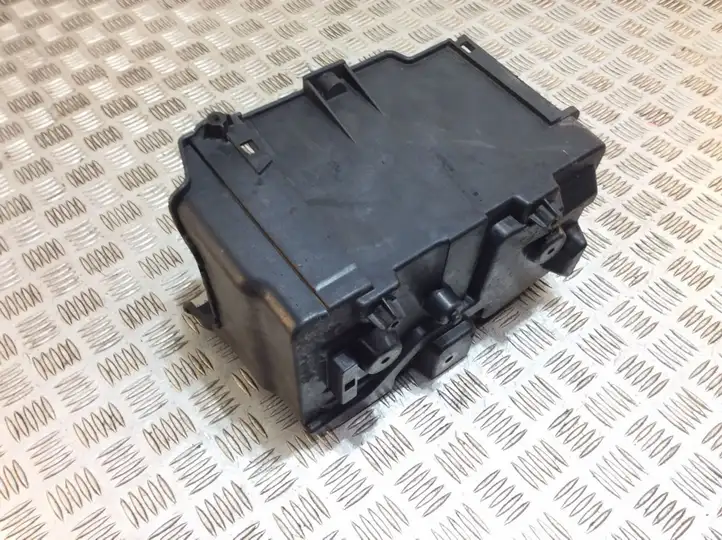 Ford Fiesta (2013 - 2017) 8V2110723BD Ящик аккумулятора — фото 2