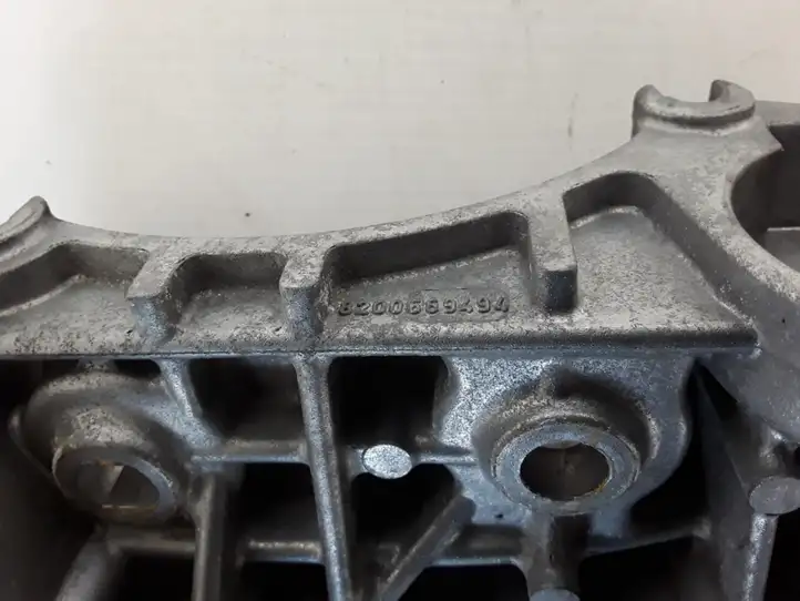Renault Fluence (2013 - 2017) 8200669494 Кронштейн генератора — фото 2