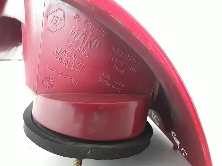 Renault Megane I (1995 - 2002) 7700423082 Задний фонарь в кузове — фото 2