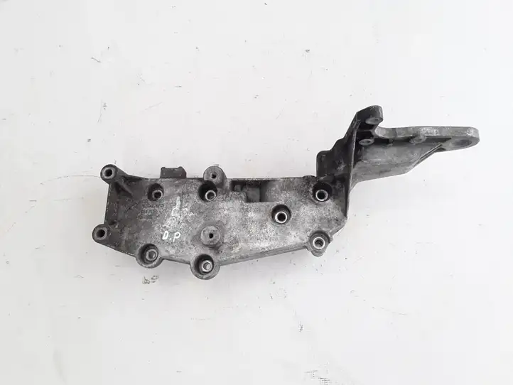 Volvo S60 (2004 - 2010) 9497106 Кронштейн генератора — фото 1