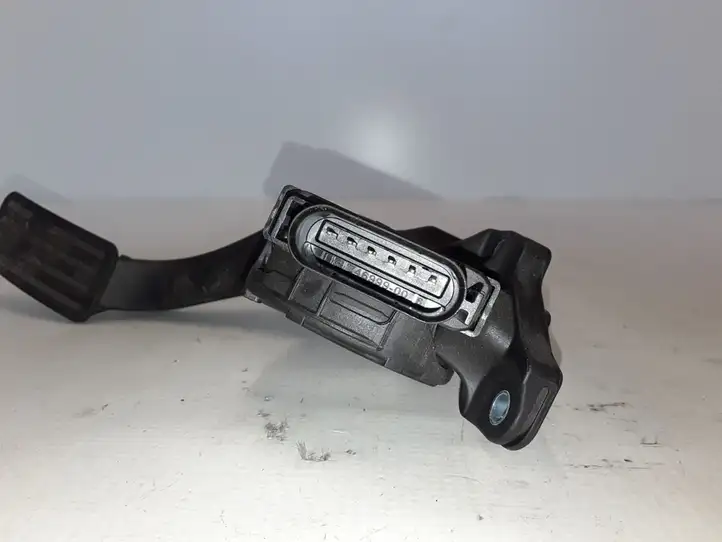 Volvo V60 (2013 - 2018) 31329060 Педаль акселератора — фото 3