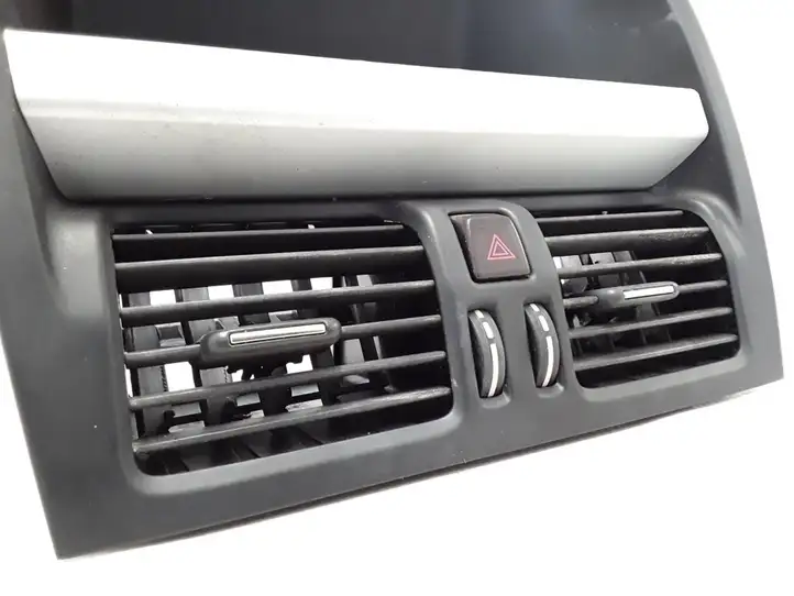 Volvo XC60 (2008 - 2013) 30791738 Центральный воздушный дефлектор — фото 2