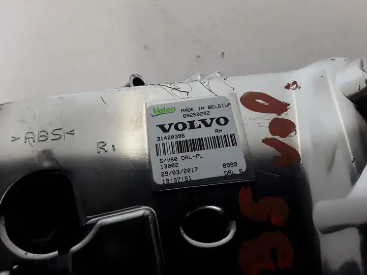 Volvo V60 (2013 - 2018) 31420396 Дневные ходовые огни (LED) — фото 2