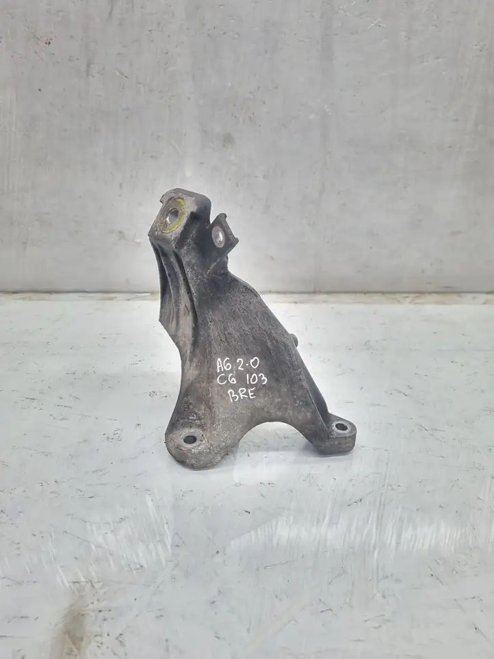 Audi A6 S6 C6 4F (2004 - 2008) 4F0199308P Кронштейн двигателя — фото 4
