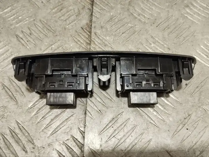 Subaru Outback (BS) (2014 - 2019) Включатель обогрева — фото 6