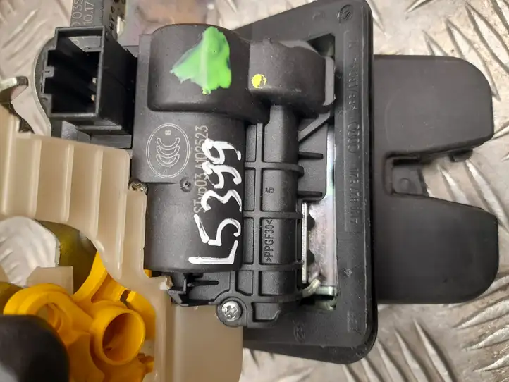 Audi Q7 4M (2015 - ) 4M0827506D Замок крышки багажника — фото 3