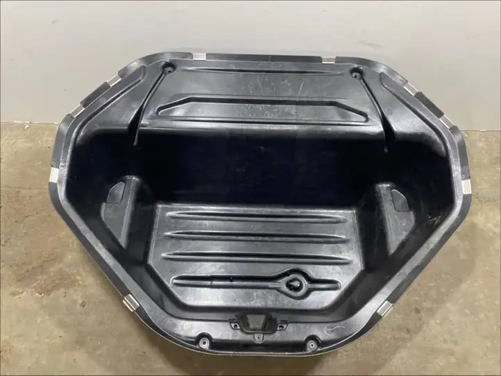 Tesla Model S (2012 - 2016) 105261700B Ящик для хранения в багажнике — фото 1