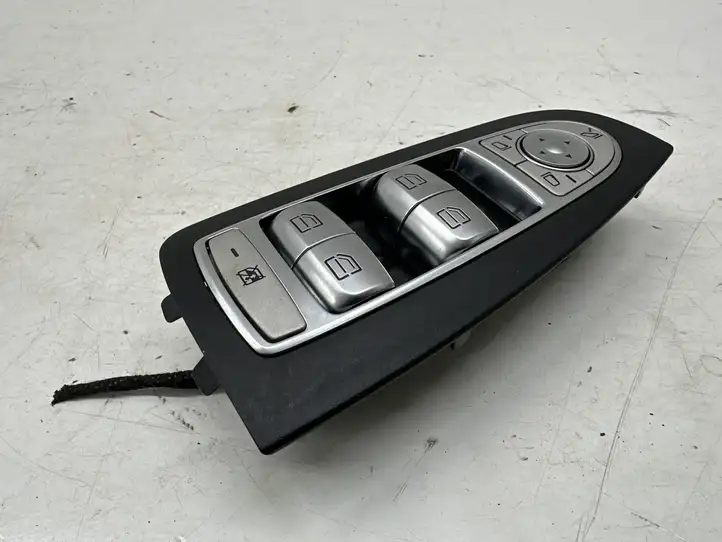 Mercedes-Benz C W205 (2014 - 2021) A2059056811 Блок кнопок стеклоподъемников — фото 1
