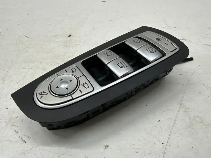 Mercedes-Benz C W205 (2014 - 2021) A2059056811 Блок кнопок стеклоподъемников — фото 2