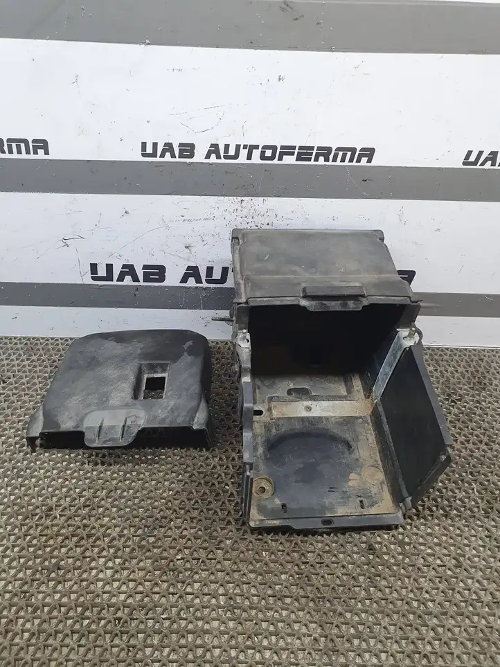 Ford Focus (2011 - 2015) AM5110723AB Ящик аккумулятора — фото 2