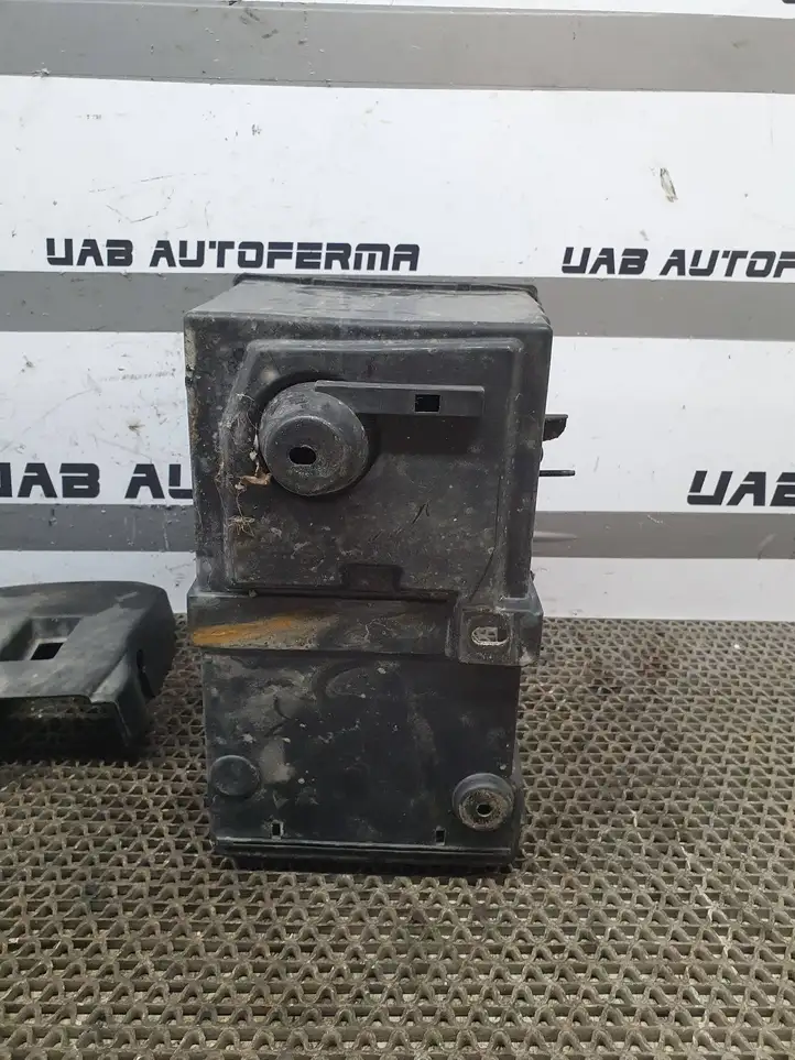 Ford Focus (2011 - 2015) AM5110723AB Ящик аккумулятора — фото 3