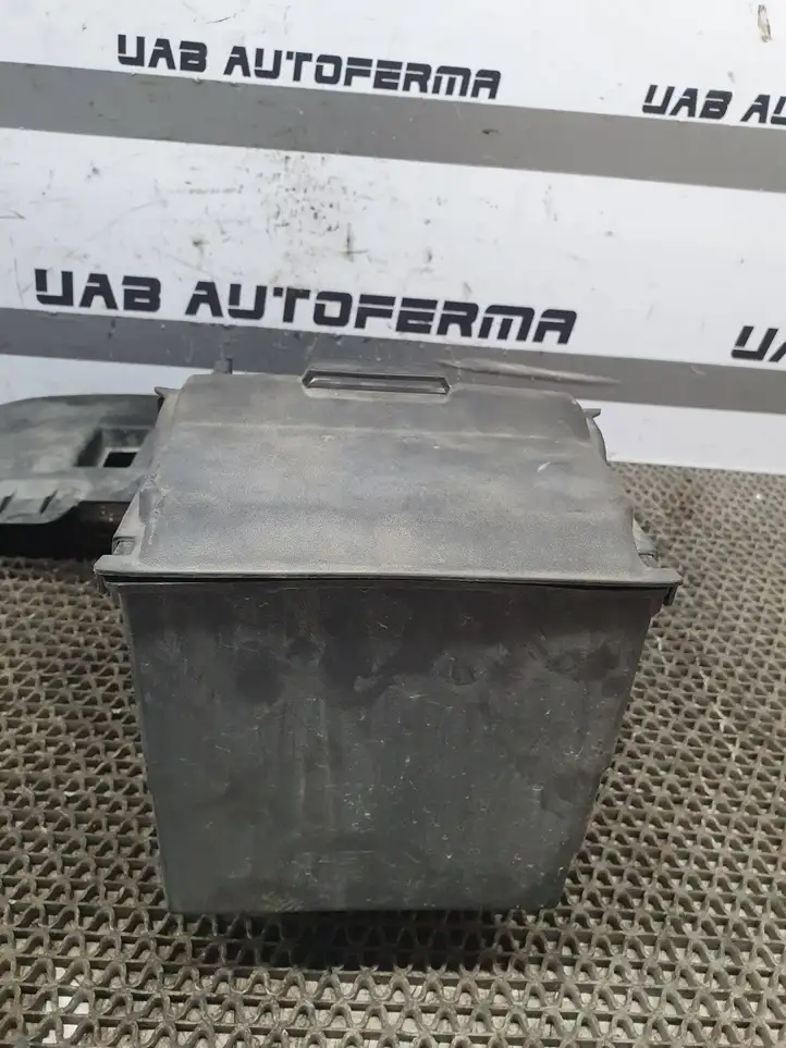 Ford Focus (2011 - 2015) AM5110723AB Ящик аккумулятора — фото 4