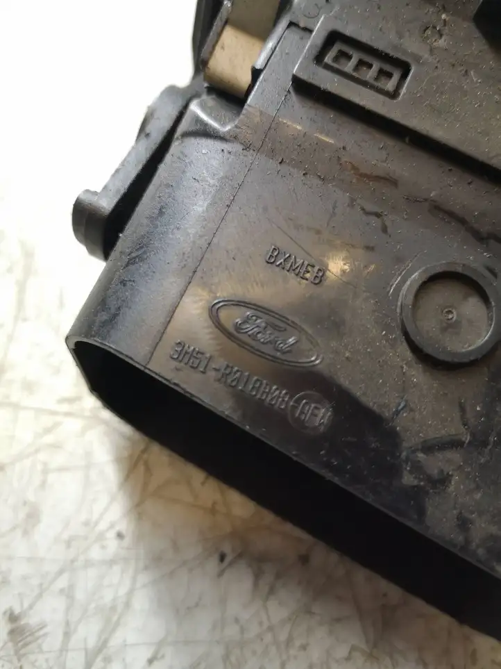 Ford C-MAX I (2003 - 2007) 3M51R018B08 Боковой воздушный дефлектор — фото 2