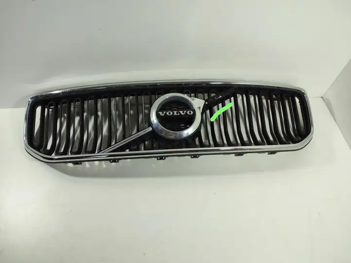 Volvo XC40 (2017 - ) 31457342 Верхняя решетка радиатора — фото 1