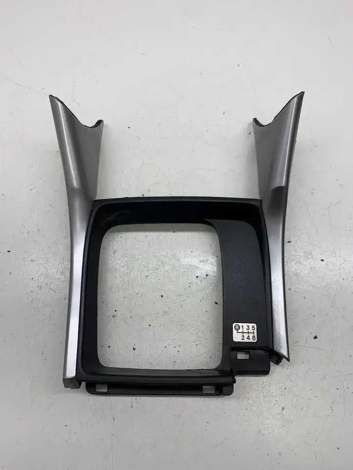 Lexus IS 220D-250-350 (2005 - 2010) 5880453090 Рамка рычага КПП — фото 1