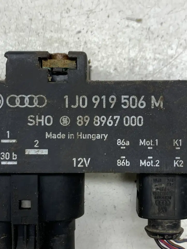Skoda Fabia Mk1 (6Y) (1999 - 2007) 1J0919506M Реле вентилятора охлаждения — фото 3
