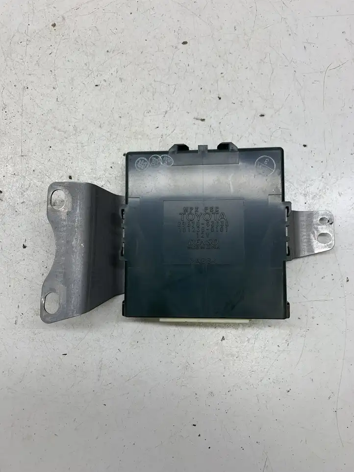 Lexus IS 220D-250-350 (2005 - 2010) 8967053030 Блок управления электропитанием — фото 1