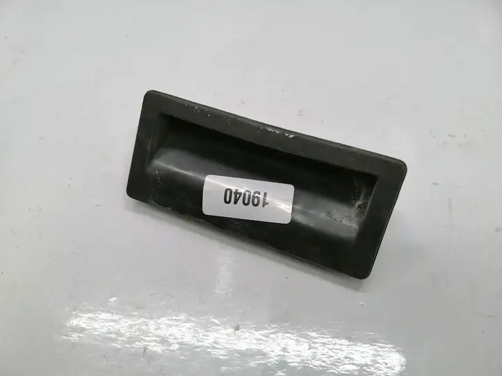 Volkswagen Golf Plus (2008 - 2014) 5N0827566T Ручка крышки багажника — фото 1