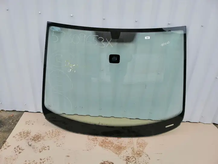 Volkswagen Golf Plus (2008 - 2014) Переднее стекло — фото 1