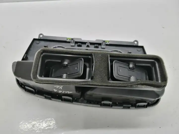 Seat Altea XL (2004 - 2015) 5P2819110M Центральный воздушный дефлектор — фото 2