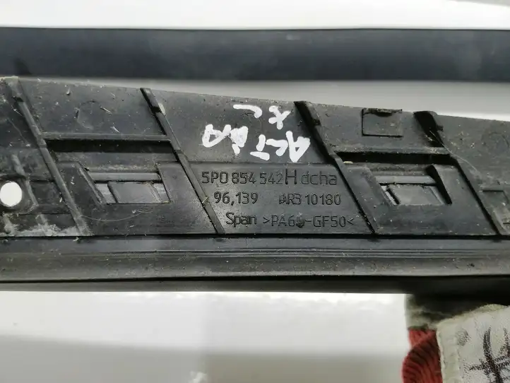 Seat Altea XL (2004 - 2015) 5P0854542H Накладка стоек лобового стекла — фото 4