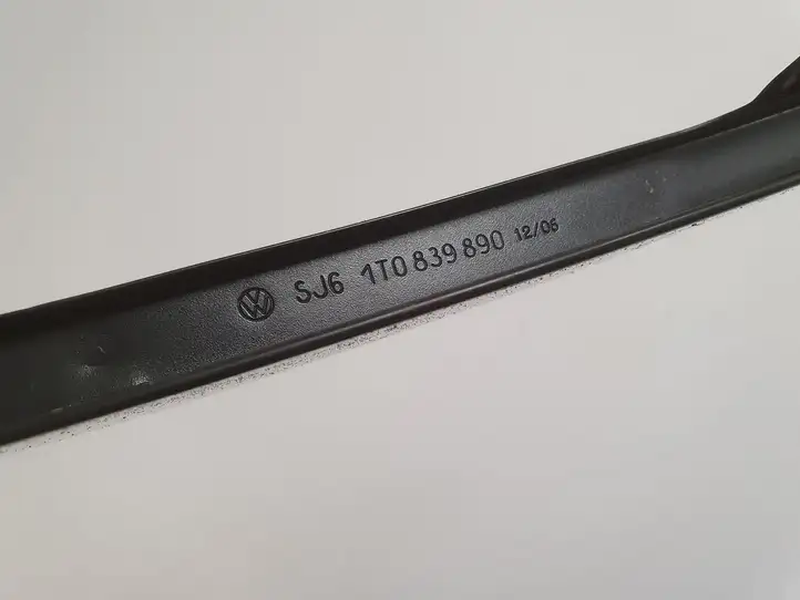 Volkswagen Touran I (2003 - 2010) 1T0839890 Накладка стекла задней двери — фото 2