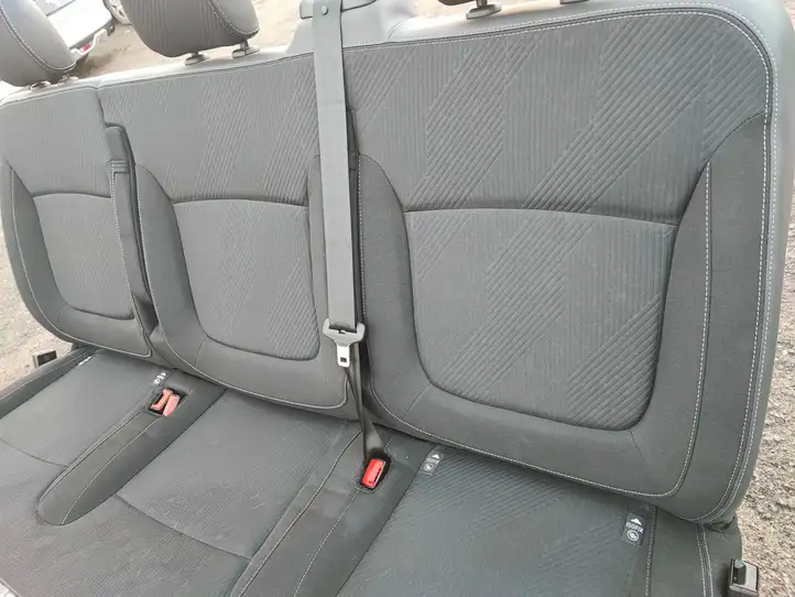Renault Trafic III (X82) (2014 - ) Заднее сиденье — фото 22