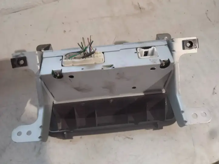 Toyota Yaris Verso (1999 - 2005) 8611052121 Включатель (включатели) управления бортового компьютера — фото 3