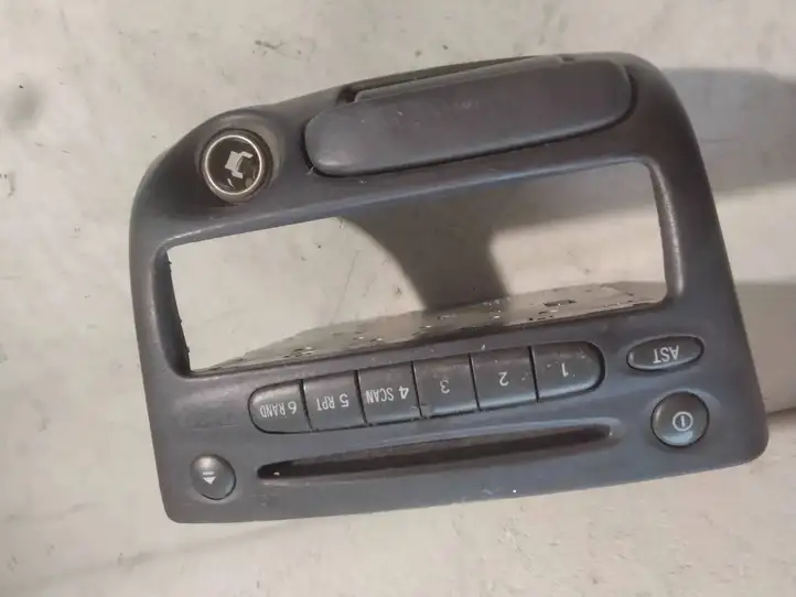 Toyota Yaris Verso (1999 - 2005) 8612052260 Магнитола / мультимедийная система — фото 1