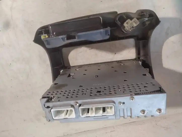 Toyota Yaris Verso (1999 - 2005) 8612052260 Магнитола / мультимедийная система — фото 2
