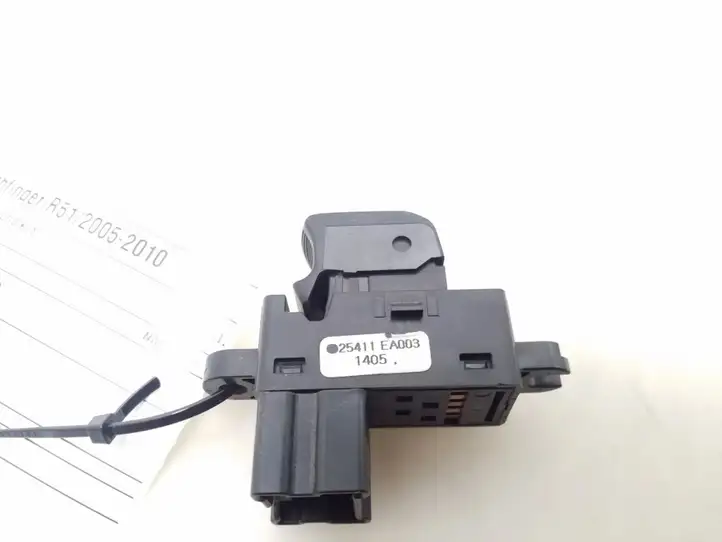 Nissan Pathfinder R51 (2005 - 2012) 25411EA003 Блок кнопок стеклоподъемников — фото 2