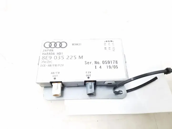 Audi A4 S4 B7 8E 8H (2004 - 2009) 8E9035225M Усилитель антенны — фото 1