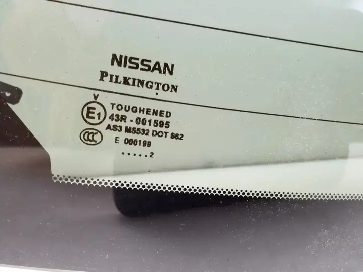 Nissan Juke I F15 (2010 - 2018) Заднее стекло — фото 3