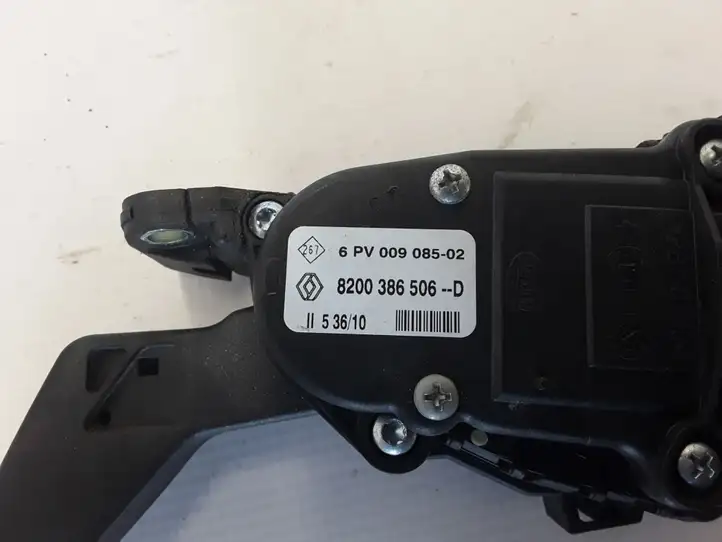 Dacia Duster (2010 - 2017) 8200386506 Педаль акселератора — фото 2