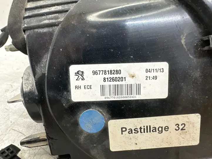 Peugeot 308 (2013 - 2021) 9677818280 Задний фонарь в крышке багажника — фото 5