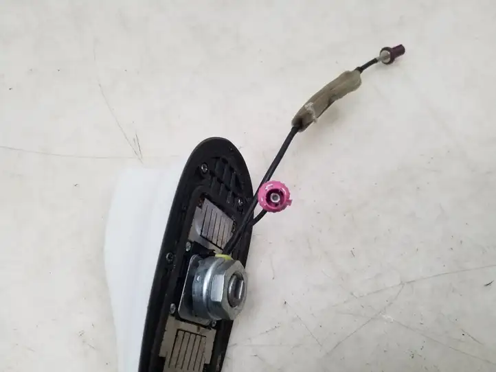 Subaru Legacy (2017 - 2019) GPS антенна — фото 3