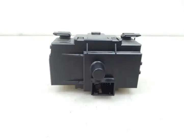 BMW 3 E90 E91 (2005 - 2012) 6932792 Включатель фонарей — фото 4