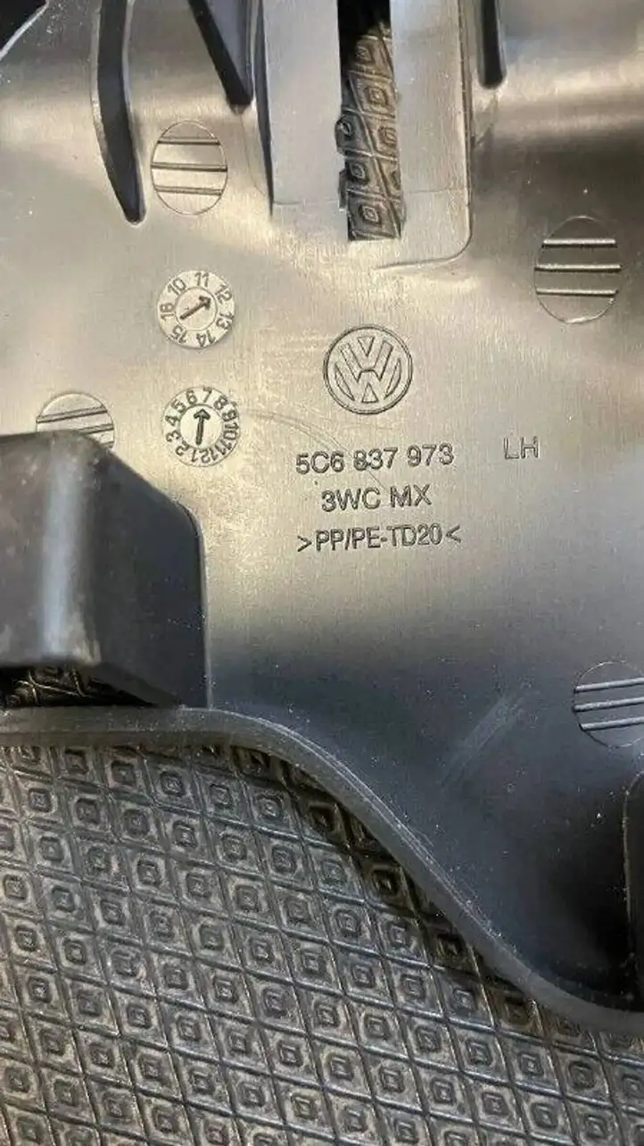 Volkswagen Jetta VI (2011 - 2018) 5C6837973 Прочие детали салона — фото 4