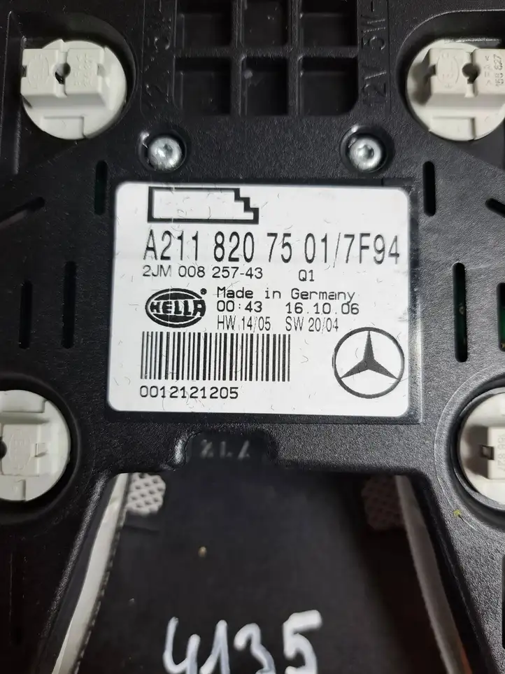 Mercedes-Benz E W211 (2002 - 2009) A2118207501 Задняя подсветка — фото 3