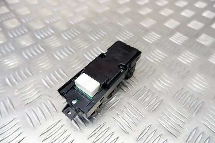 Lexus UX (2020 - ) 8404033190 Кнопка стеклоподъемников — фото 4