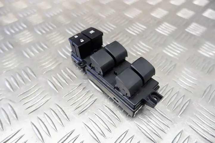 Lexus UX (2020 - ) 8404033190 Кнопка стеклоподъемников — фото 6