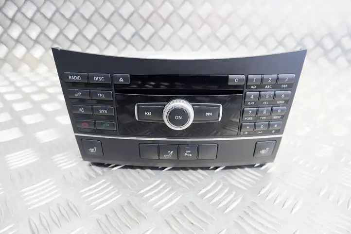 Mercedes-Benz E W212 (2009 - 2016) A2129064400 Магнитола / мультимедийная система — фото 1