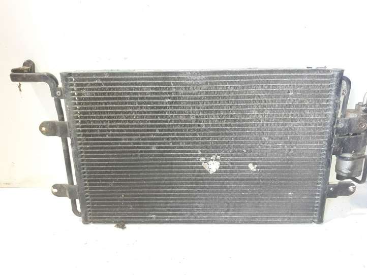 Volkswagen Golf IV (1998 - 2005)  1J0820411D Радиатор охлаждения кондиционера воздуха