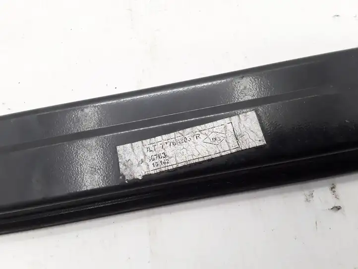Opel Vivaro (2014 - 2018) 777603037R Средняя направляющая ролика раздвижной двери — фото 4