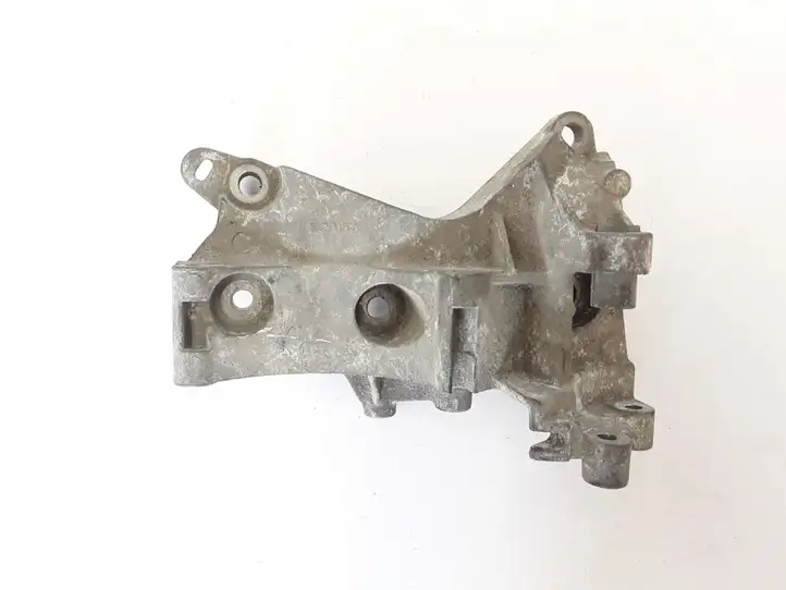 Renault Megane II (2002 - 2005) 8200185605 Кронштейн генератора — фото 1