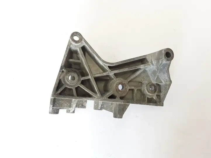 Renault Megane II (2002 - 2005) 8200185605 Кронштейн генератора — фото 2