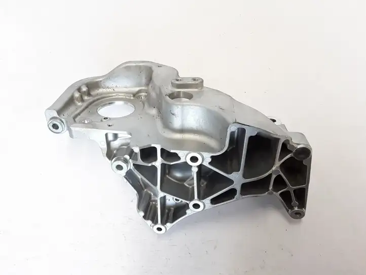 Volvo XC40 (2017 - ) 31480996 Кронштейн топливного насоса — фото 2