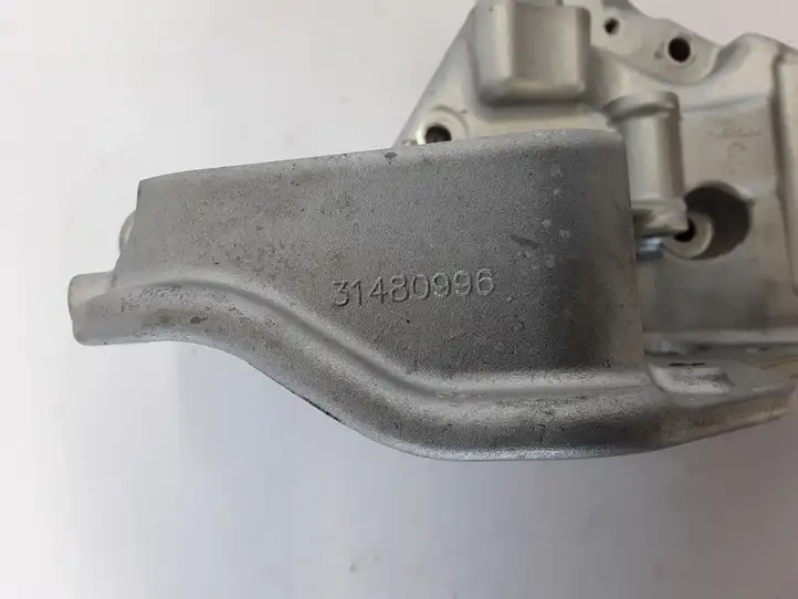 Volvo XC40 (2017 - ) 31480996 Кронштейн топливного насоса — фото 4