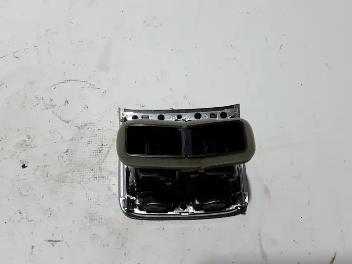 Volvo XC90 (2014 - 2019) 31365121 Центральный воздушный дефлектор — фото 2