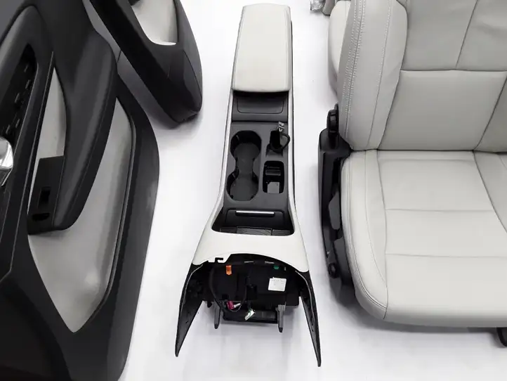 Volvo XC40 (2017 - ) Комплект салона — фото 2